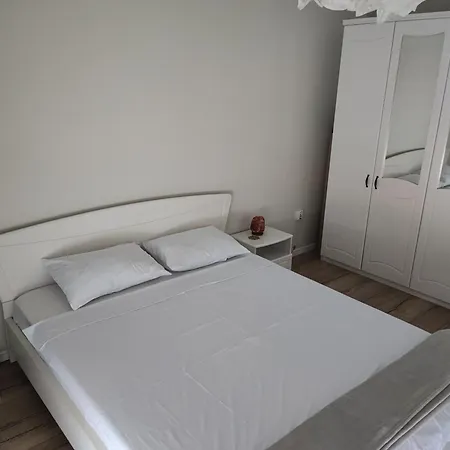 公寓 Cozy Apartament With Balcony