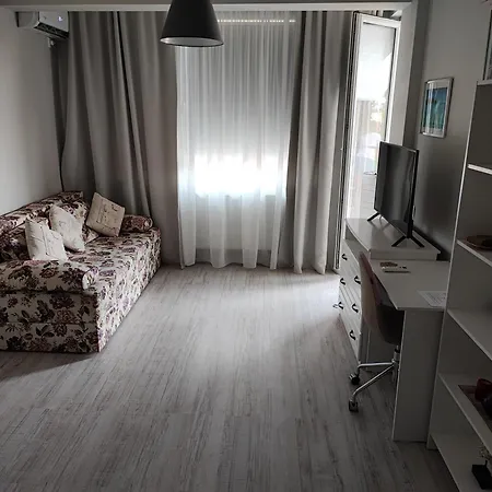 Cozy Apartament With Balcony 公寓